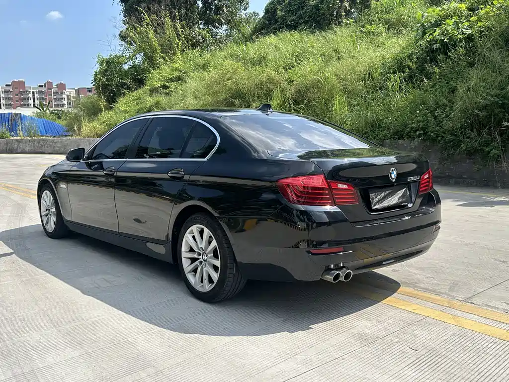 BMW 5 Series — миниатюра 9