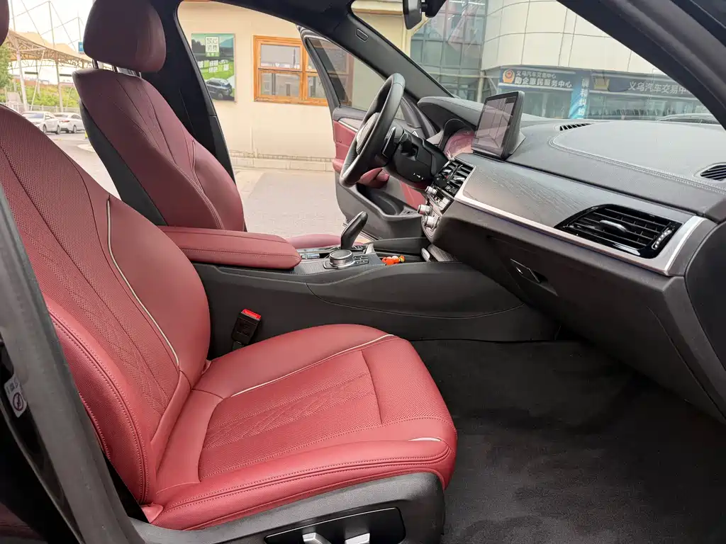 BMW 5 Series — миниатюра 13