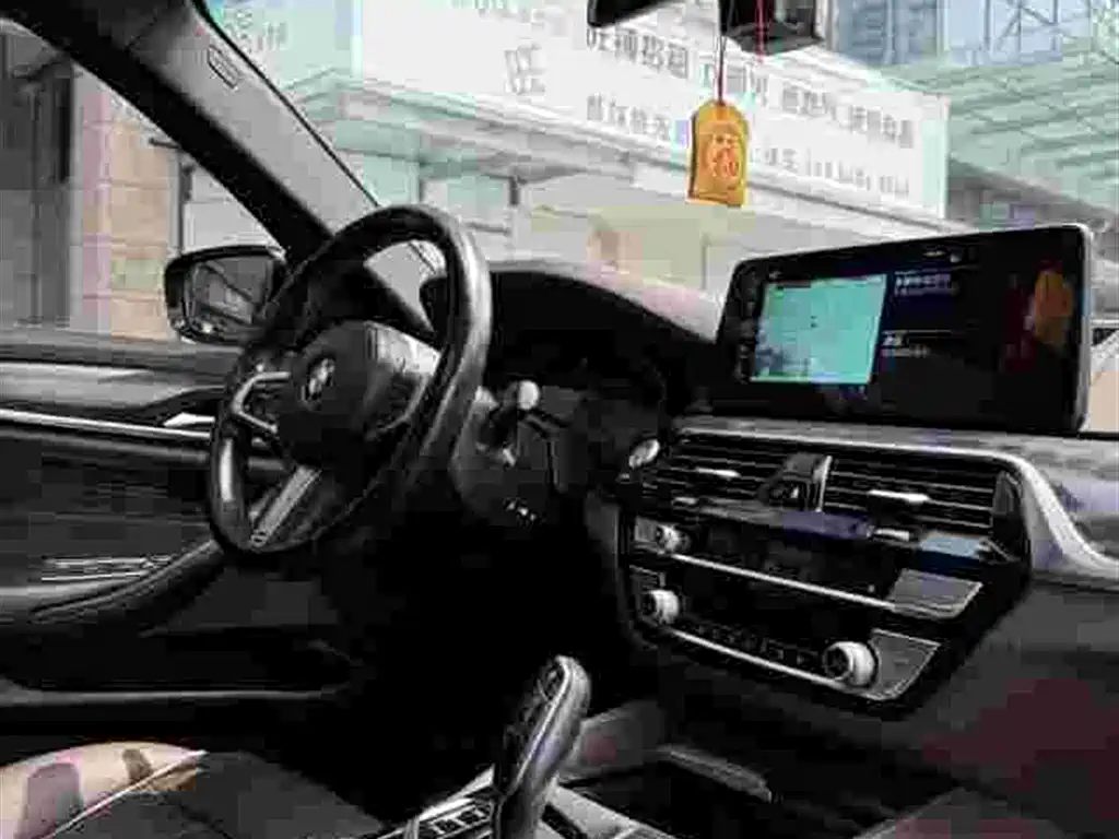 BMW 5 Series — миниатюра 8