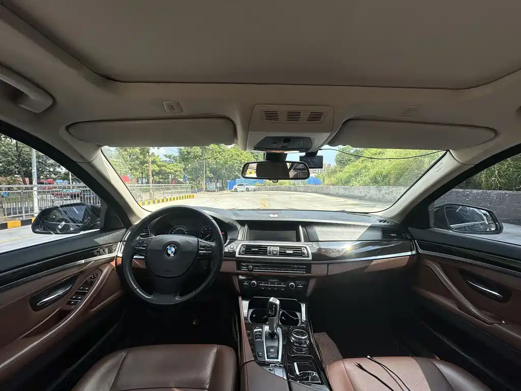 BMW 5 Series — миниатюра 5