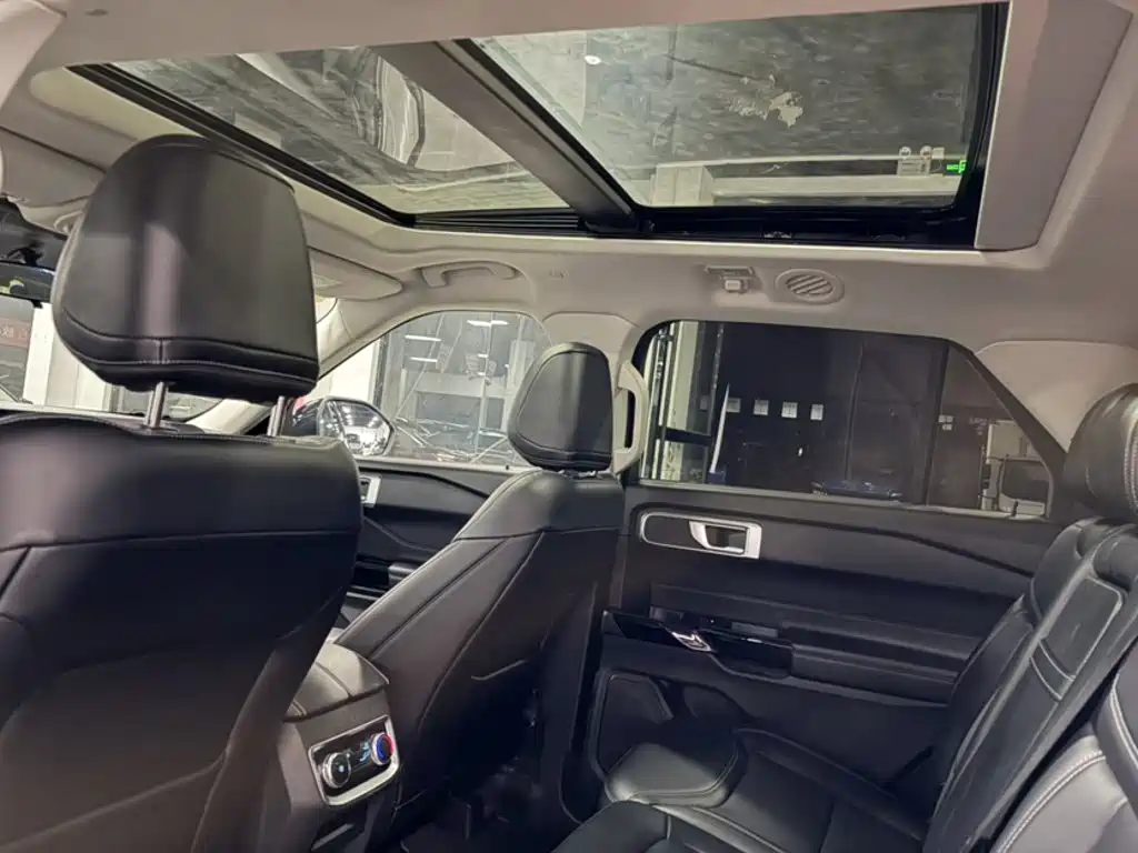 Ford Explorer — миниатюра 12