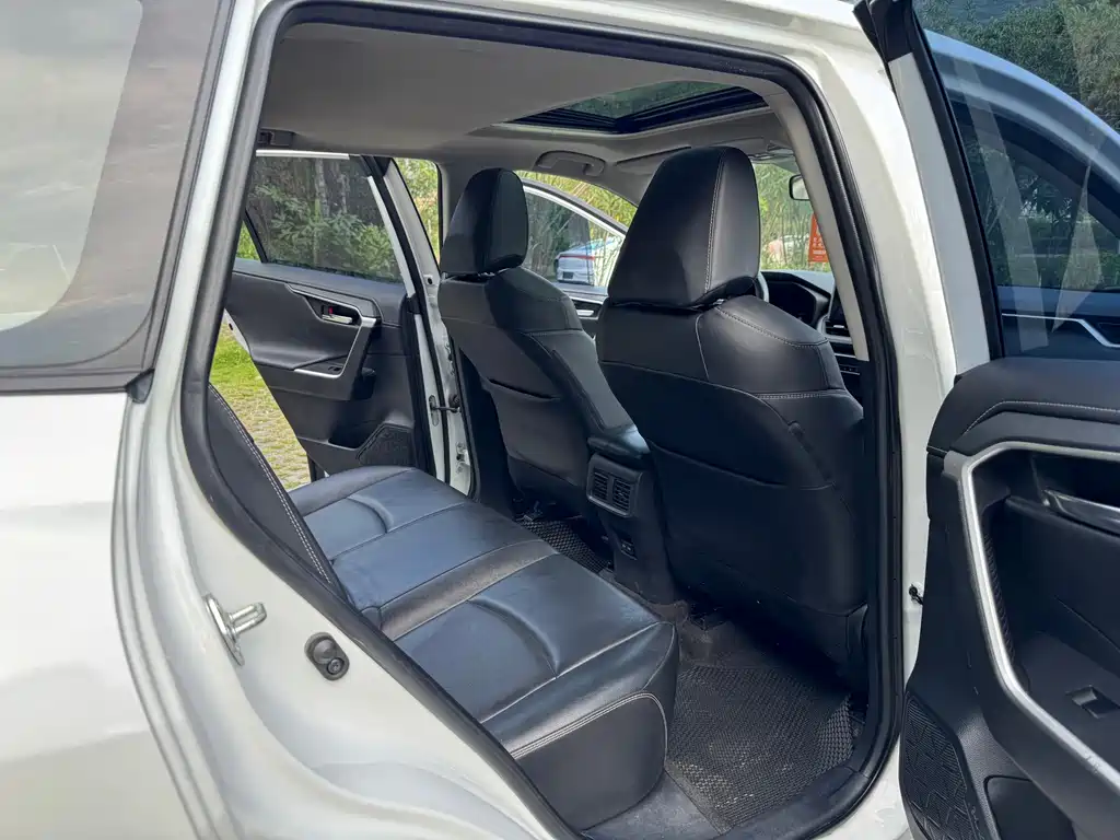 Toyota RAV4 — миниатюра 16