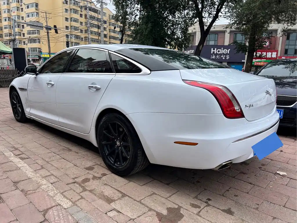 Jaguar XJ — миниатюра 5