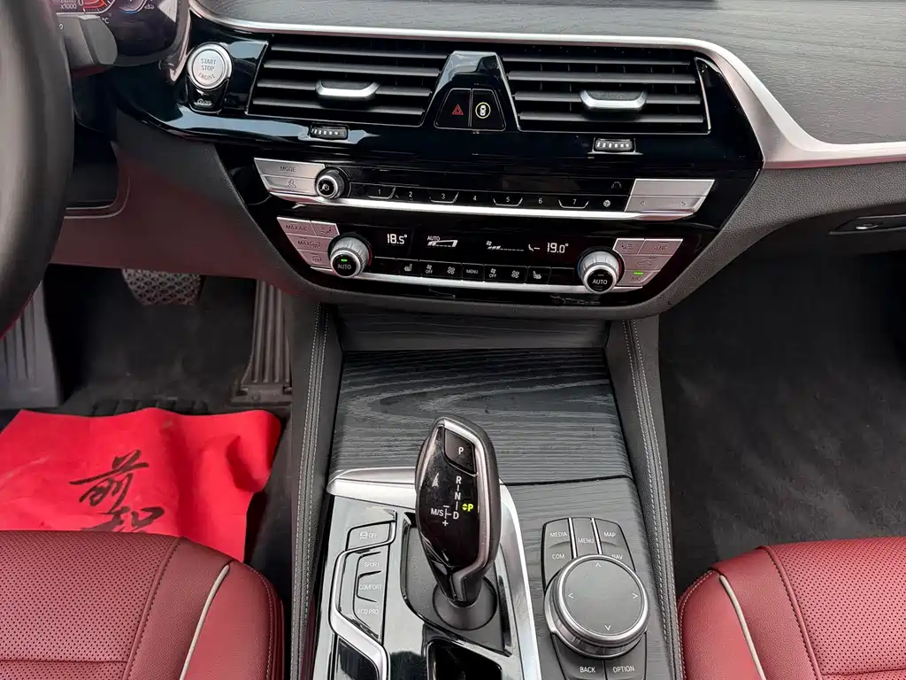BMW 5 Series — миниатюра 17