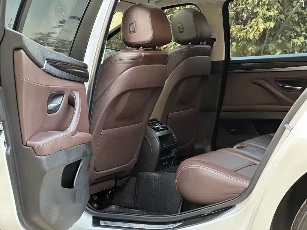 BMW 5 Series — миниатюра 6