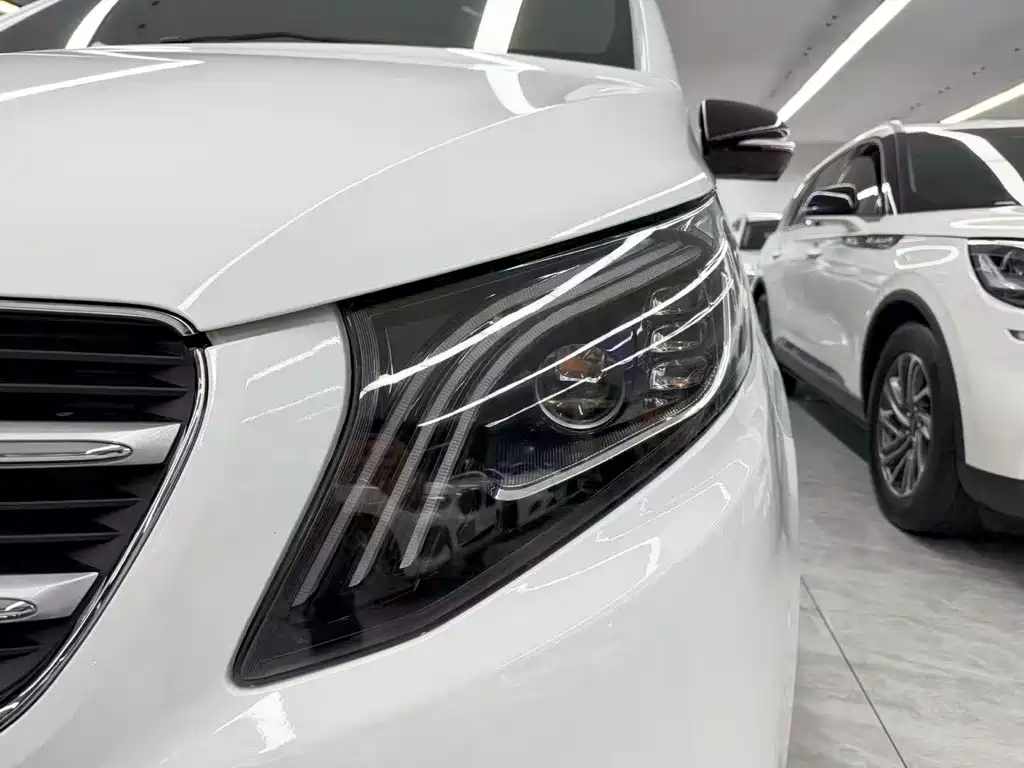 Mercedes-Benz V-Class — миниатюра 31