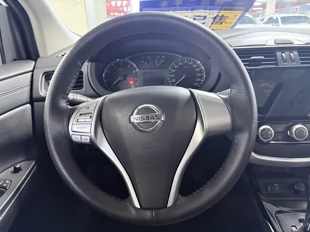Nissan Tiida — миниатюра 13