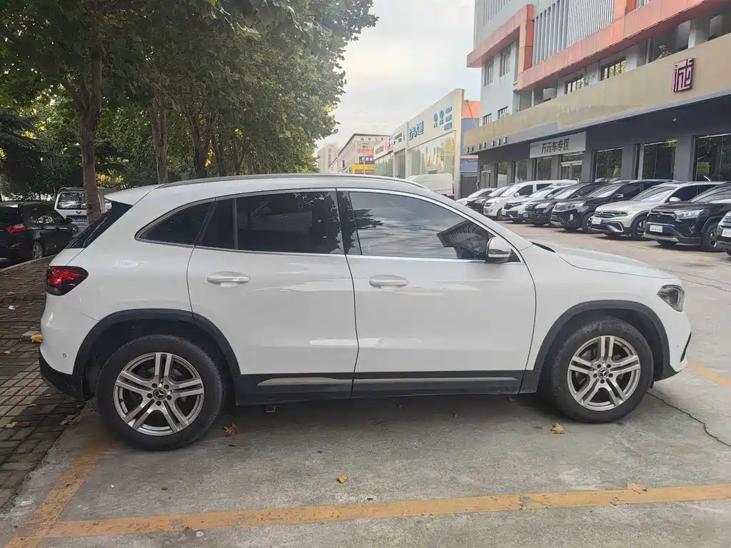 Mercedes-Benz GLA — миниатюра 6