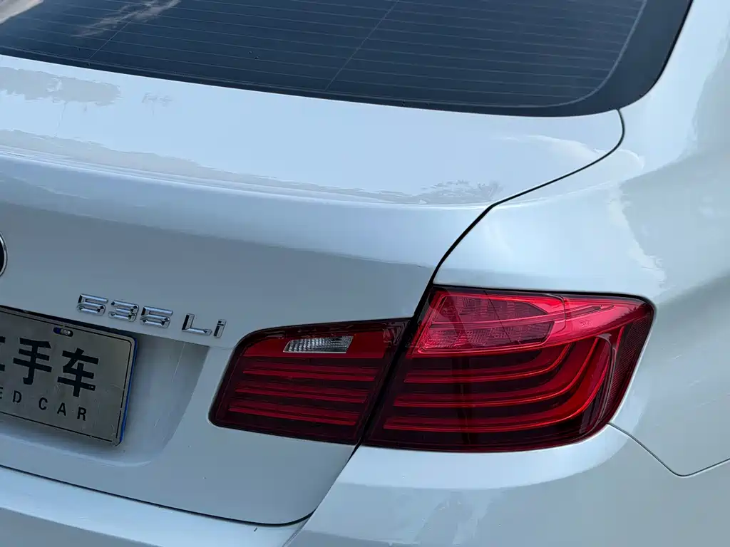 BMW 5 Series — миниатюра 7