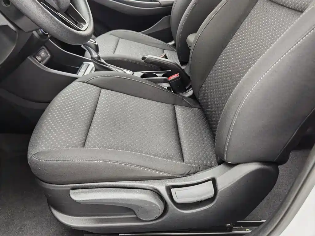 Hyundai Elantra — миниатюра 20