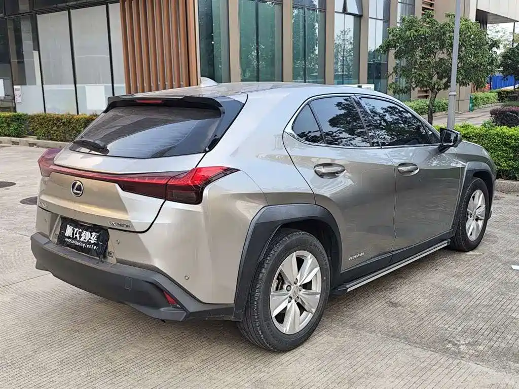 Lexus UX — миниатюра 9