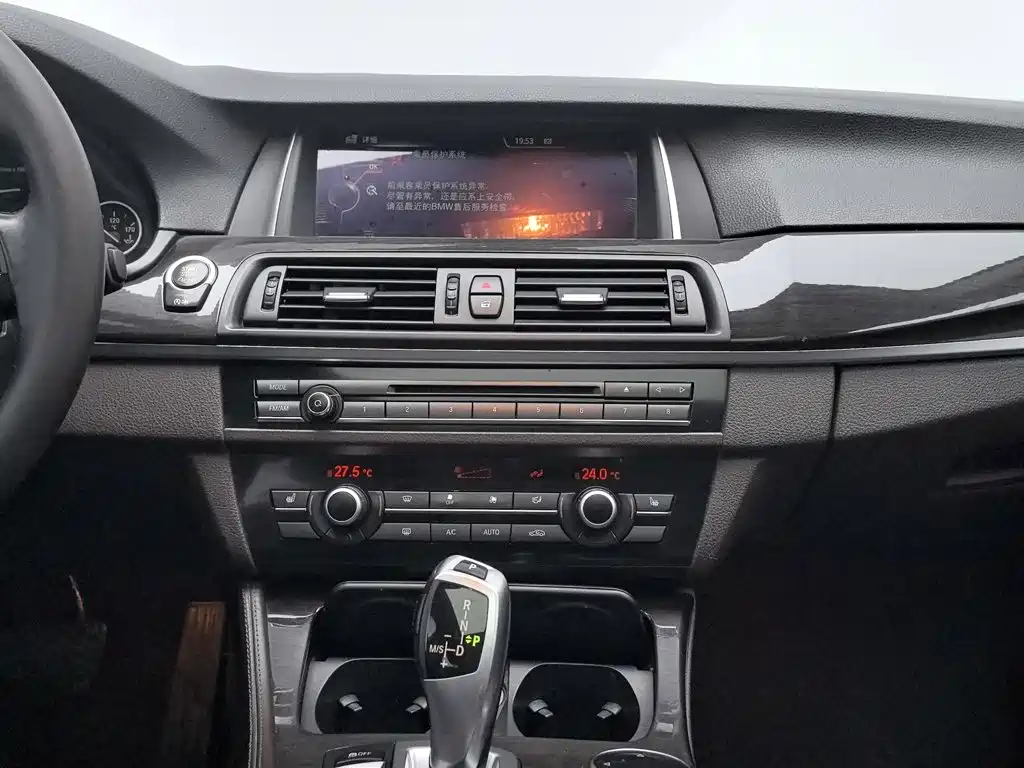 BMW 5 Series — миниатюра 12