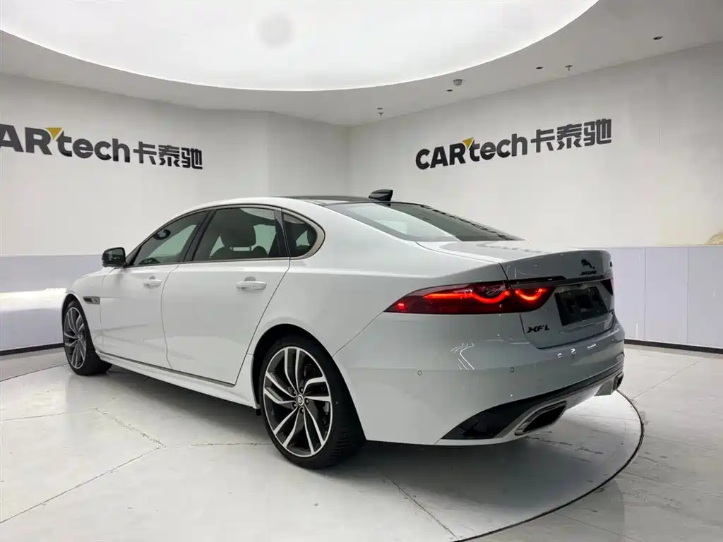 Jaguar XFL 2024 2.0T P300 Flagship Sport
