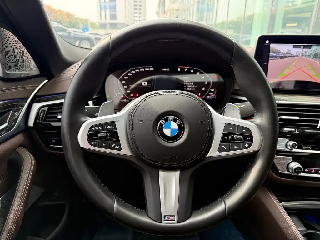 BMW 5 Series — миниатюра 11
