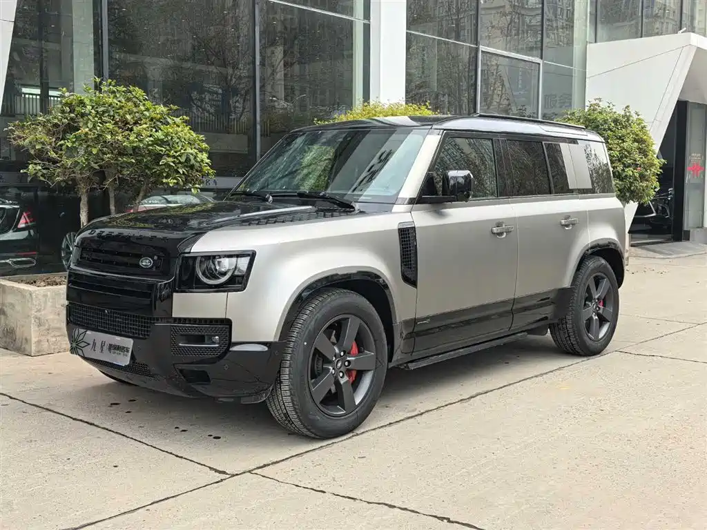 Land Rover Defender 2024