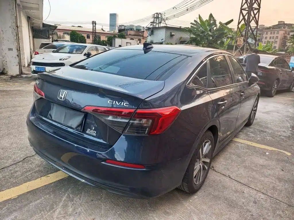 Honda Civic — миниатюра 8