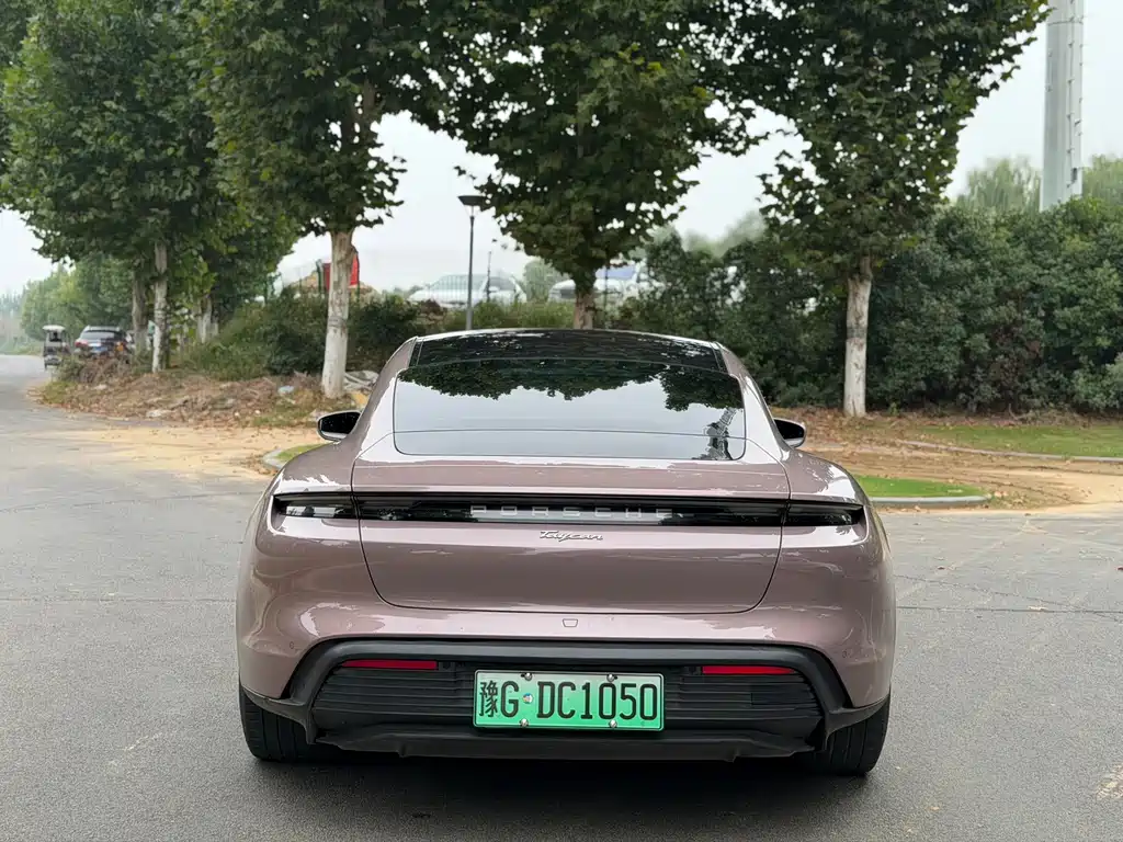 Porsche Taycan — миниатюра 9