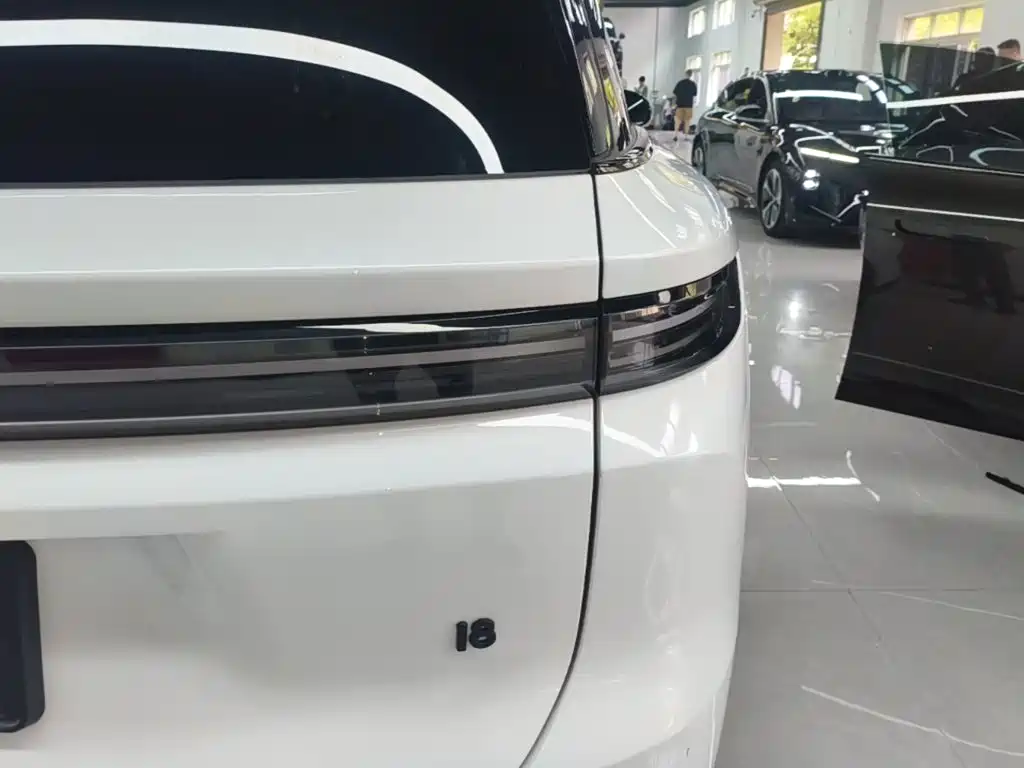 Li Auto i8 2025 Standard