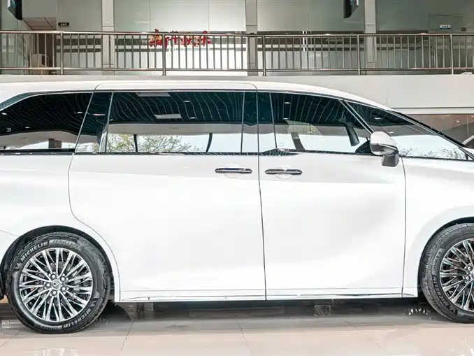 Lexus LM 350h 7-seat Elegant Elegant Edition, фото 4