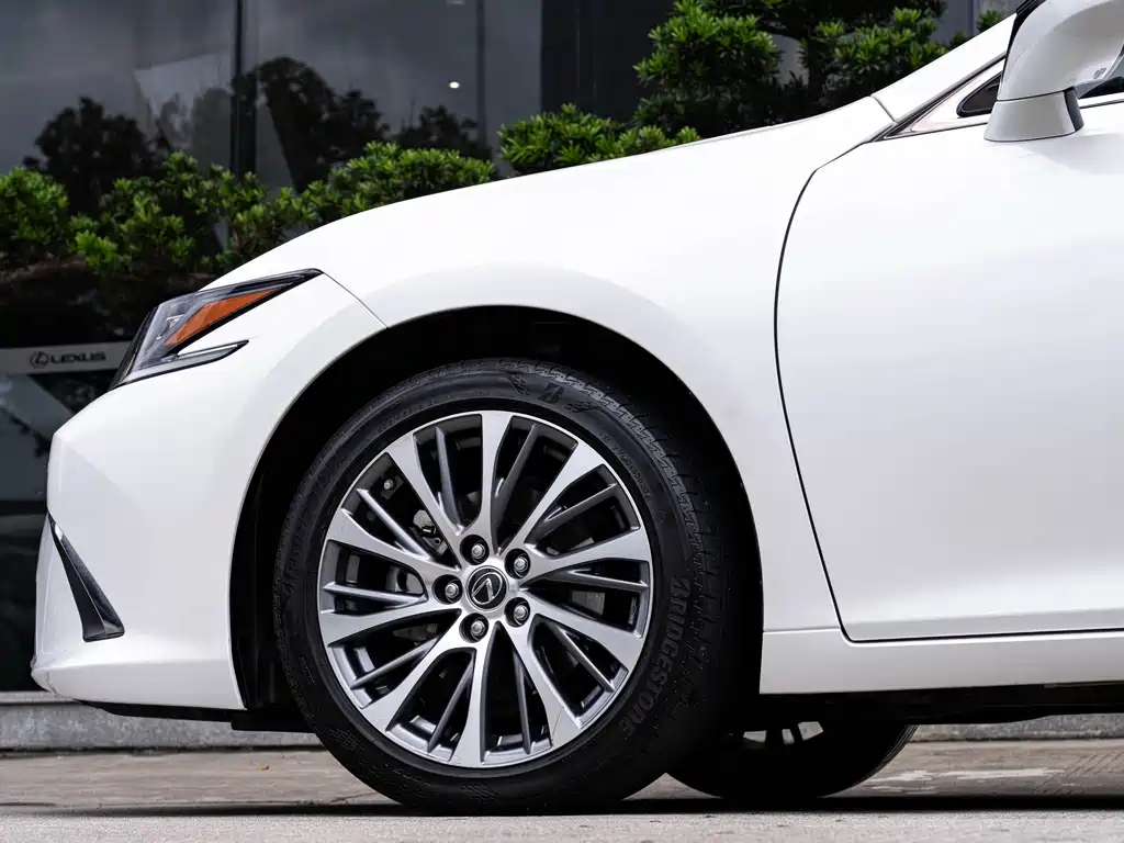 Lexus ES — миниатюра 8