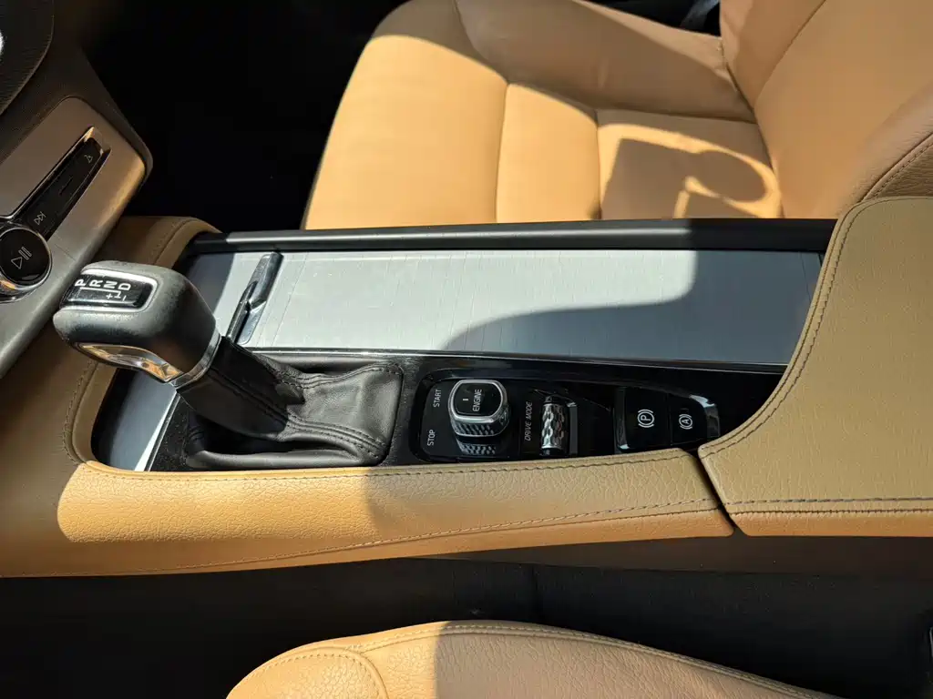 Volvo XC90 — миниатюра 24