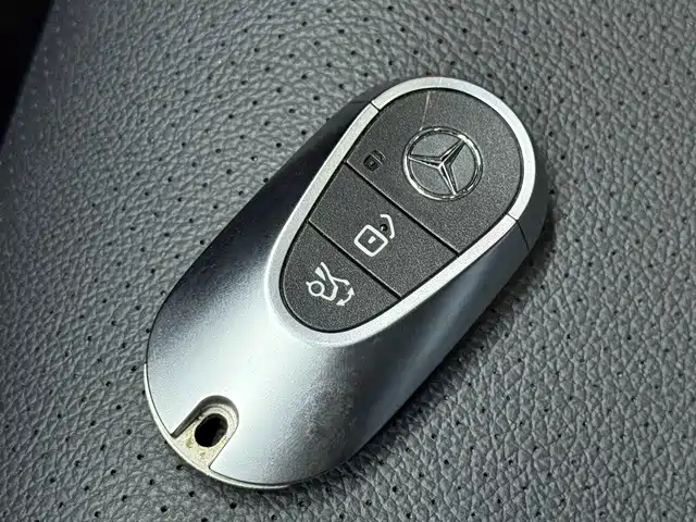 Mercedes-Benz C-Class — миниатюра 6