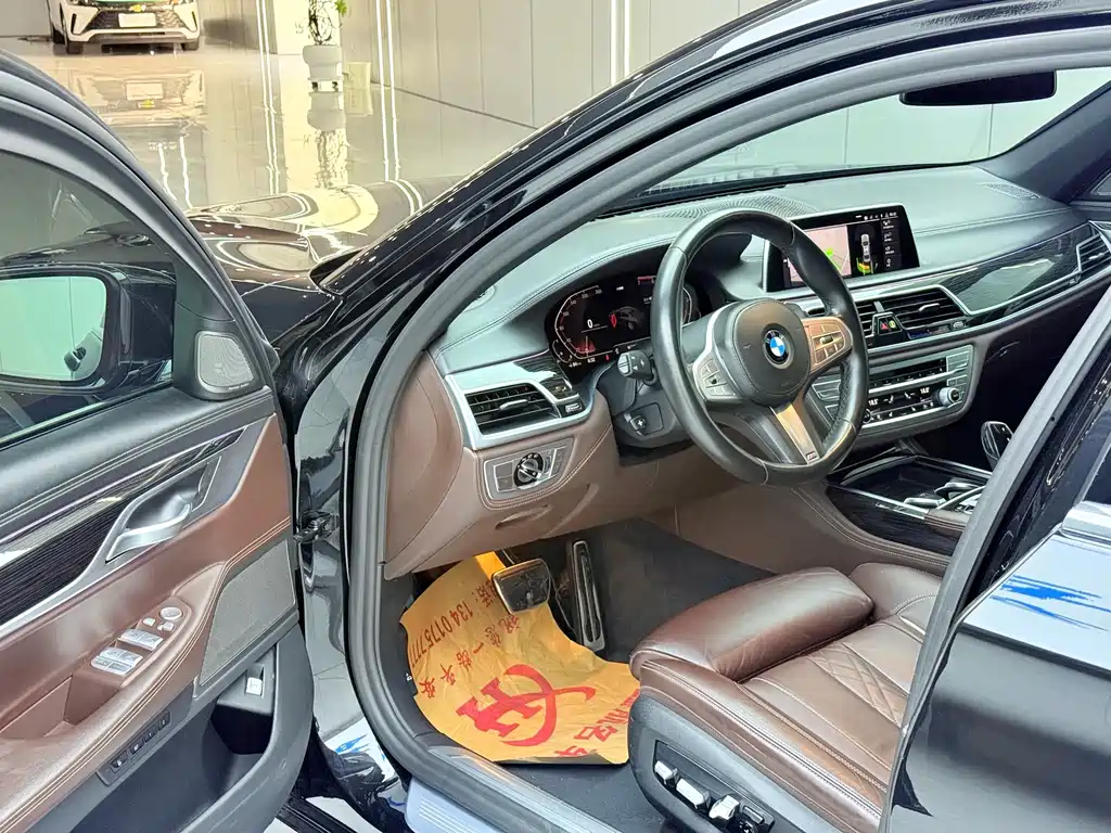 BMW 7 Series — миниатюра 4
