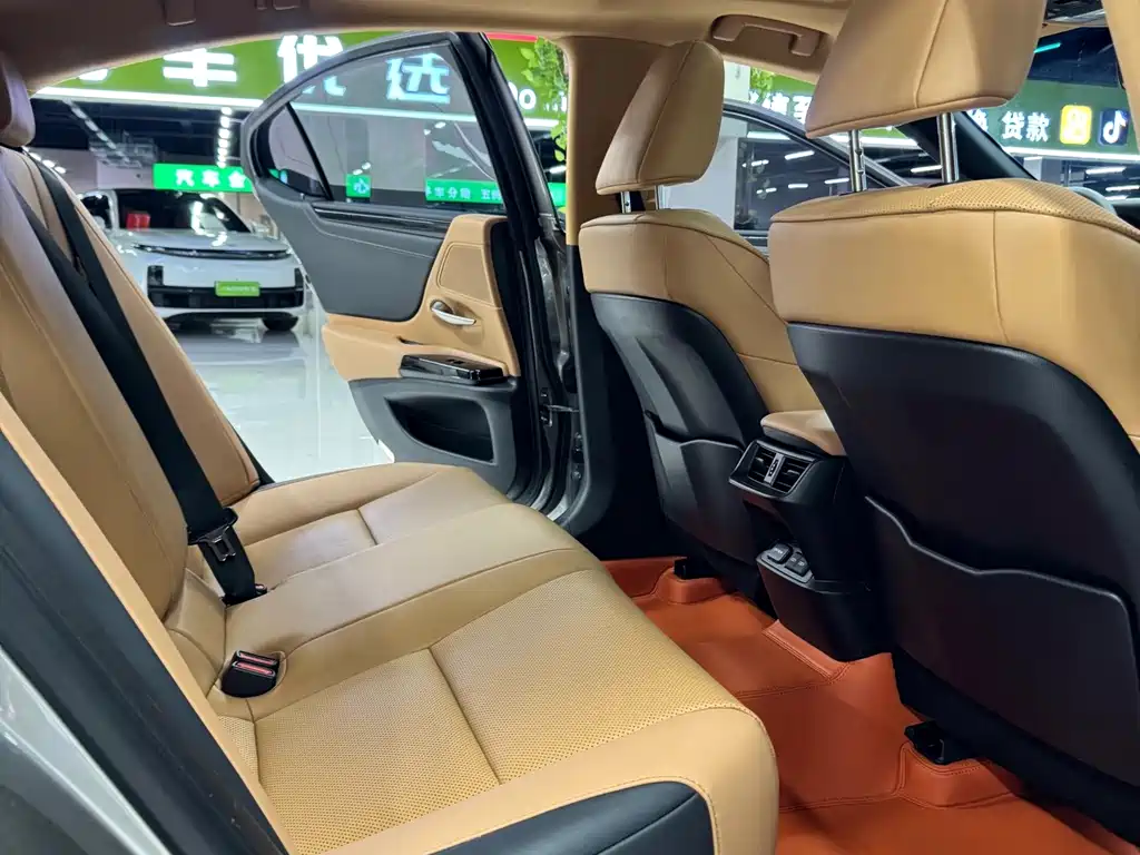 Lexus ES — миниатюра 17