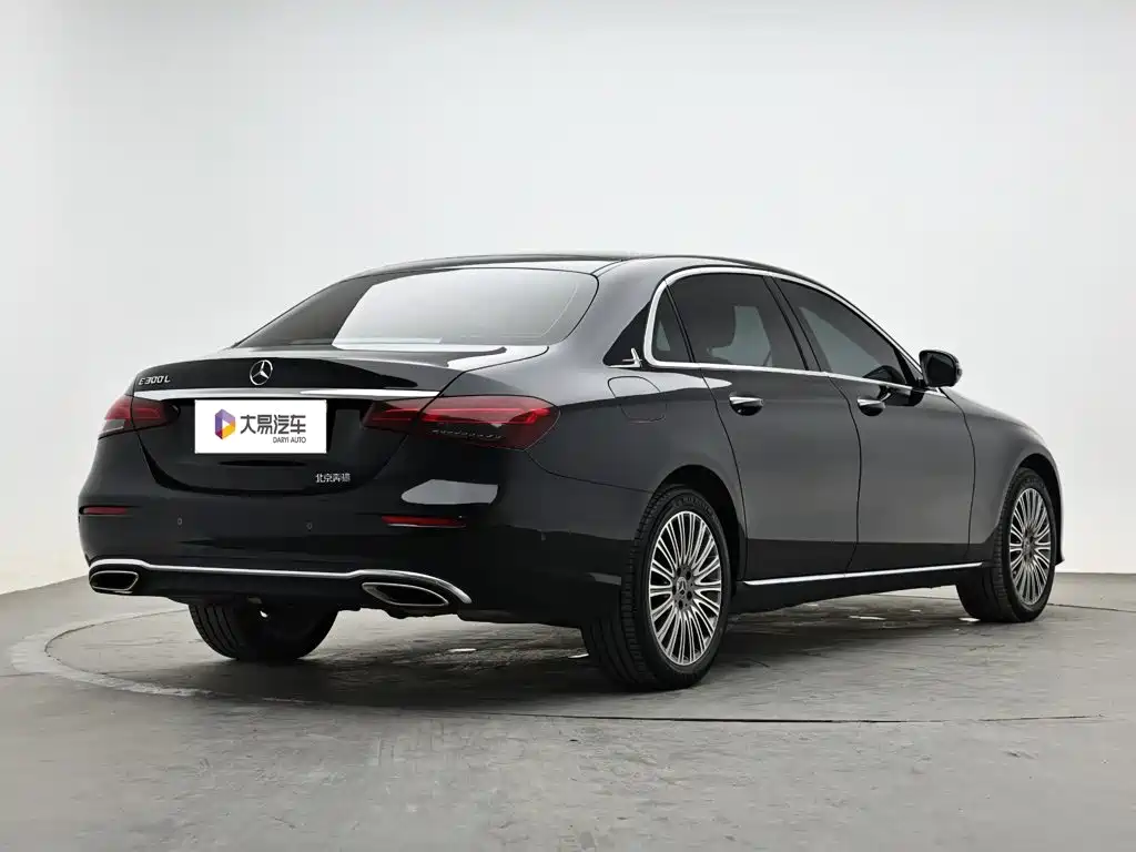 Mercedes-Benz E-Class — миниатюра 3