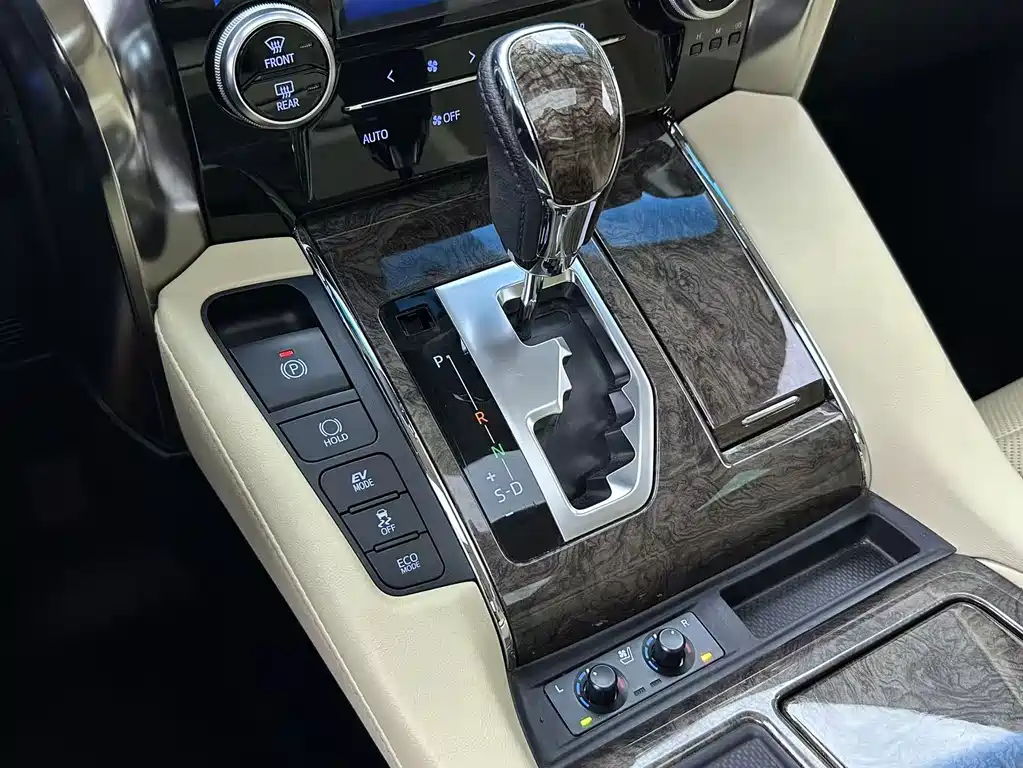 Toyota Vellfire 2019 2.5L HV Luxury