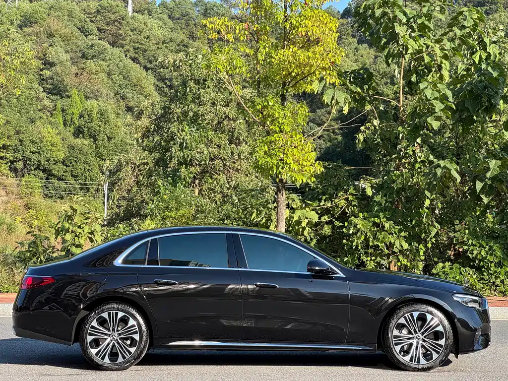 Mercedes-Benz E-Class — миниатюра 4