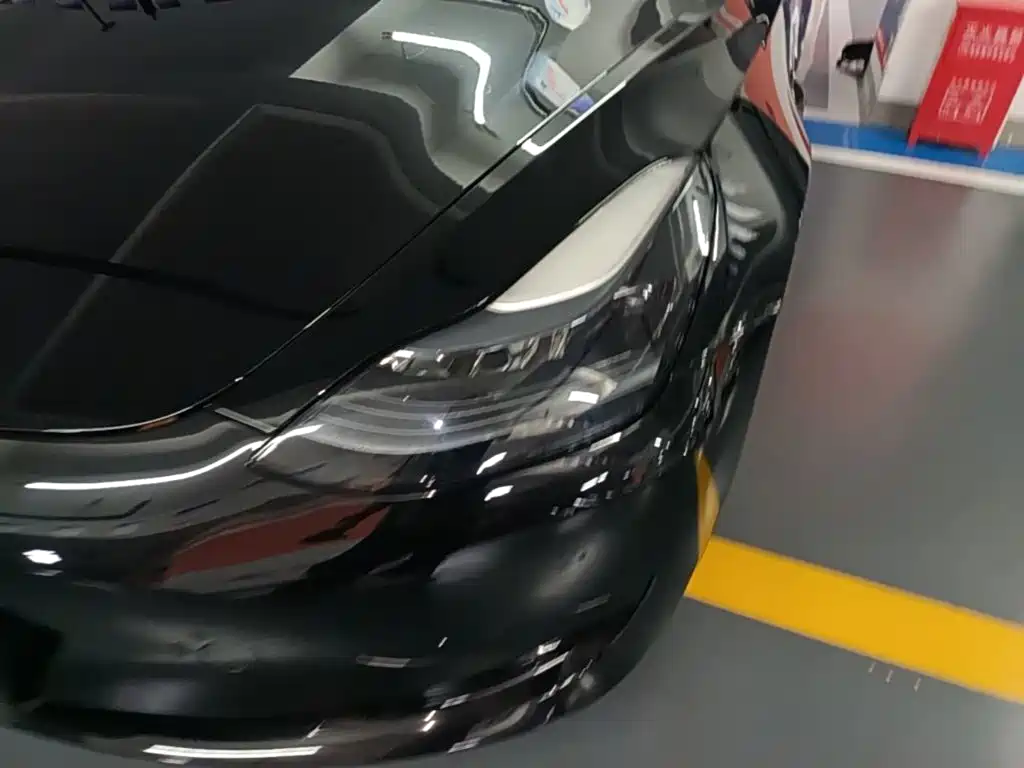 Tesla Model 3 — миниатюра 24