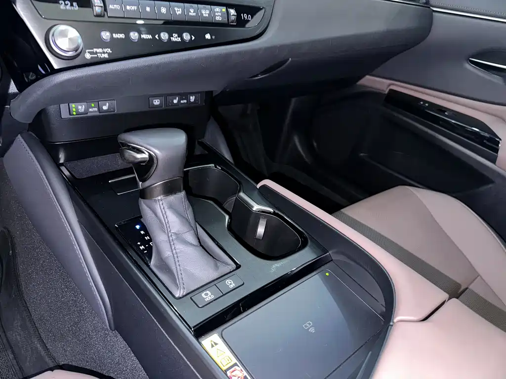 Lexus ES — миниатюра 13