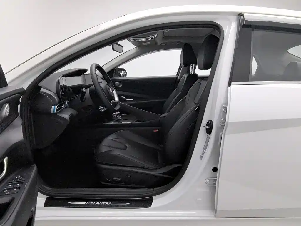 Hyundai Elantra — миниатюра 10