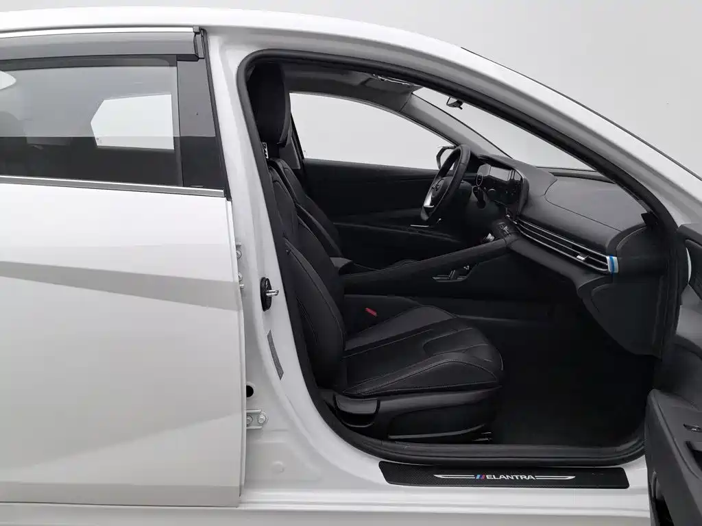 Hyundai Elantra — миниатюра 23