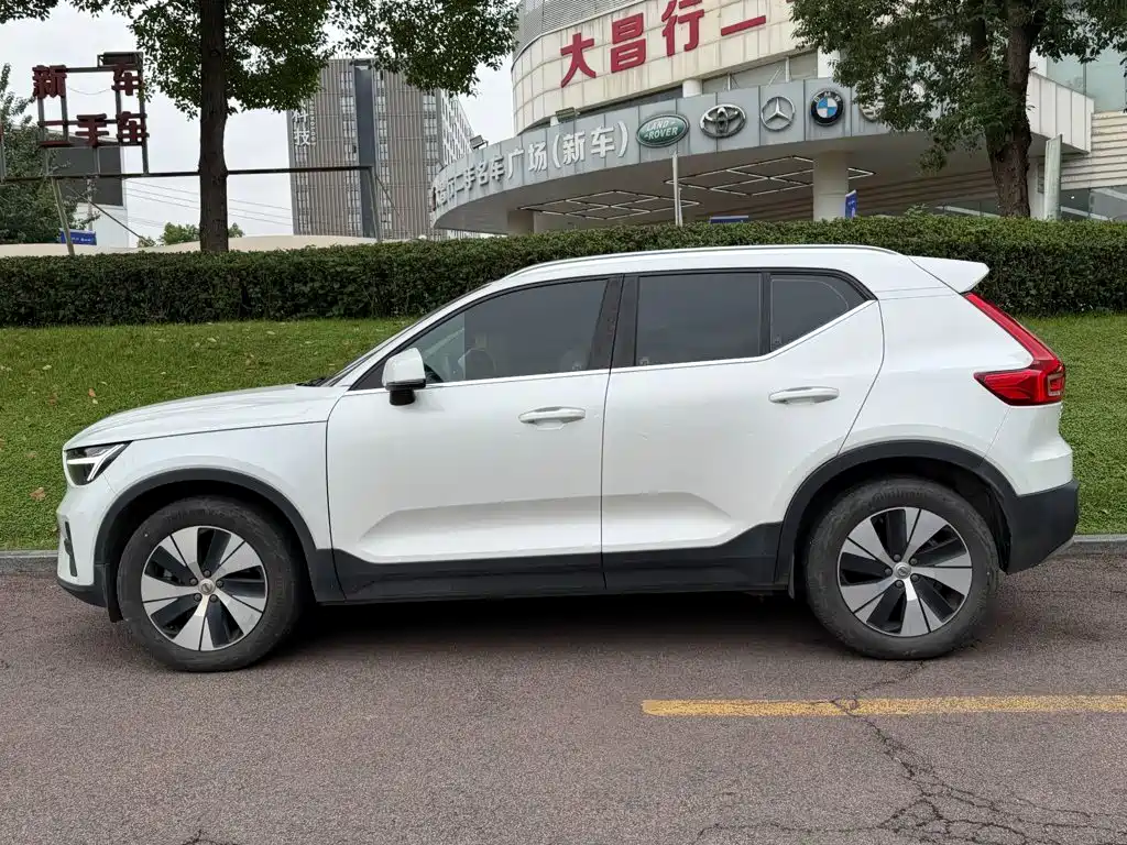 Volvo XC40 — миниатюра 3