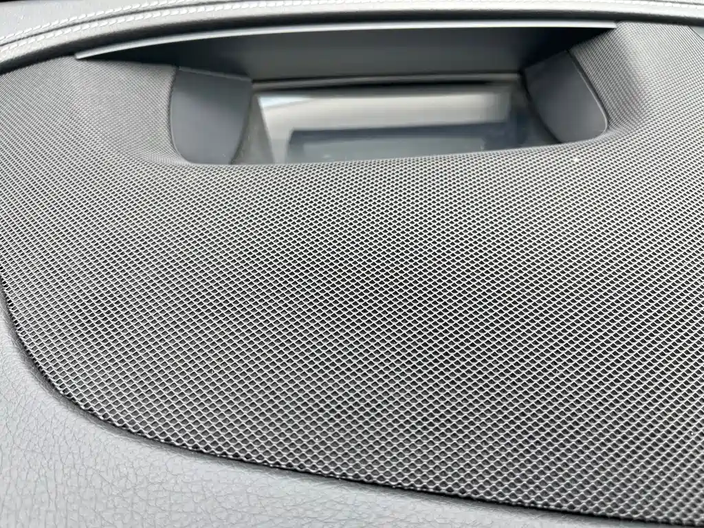 Mercedes-Benz E-Class — миниатюра 11