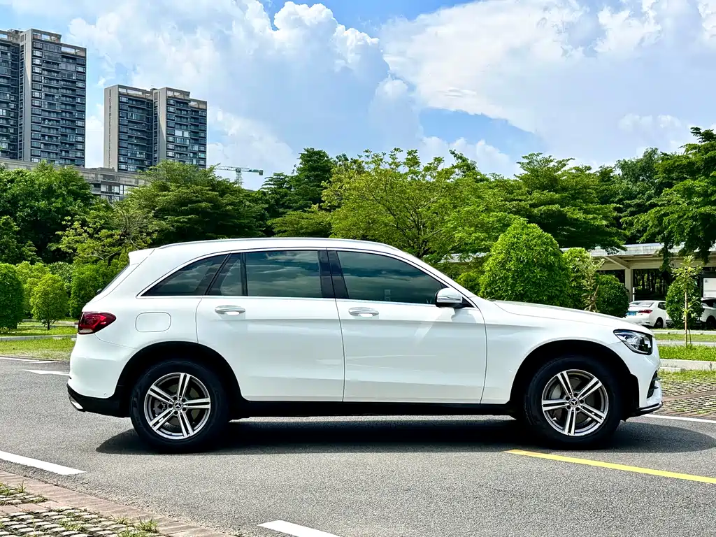 MERCEDES-BENZ GLC