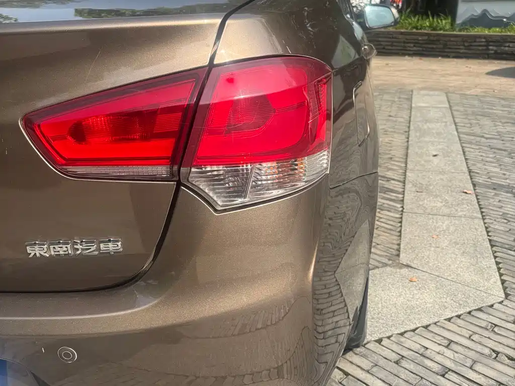 Soueast V5 2015 plus 1.5L MT