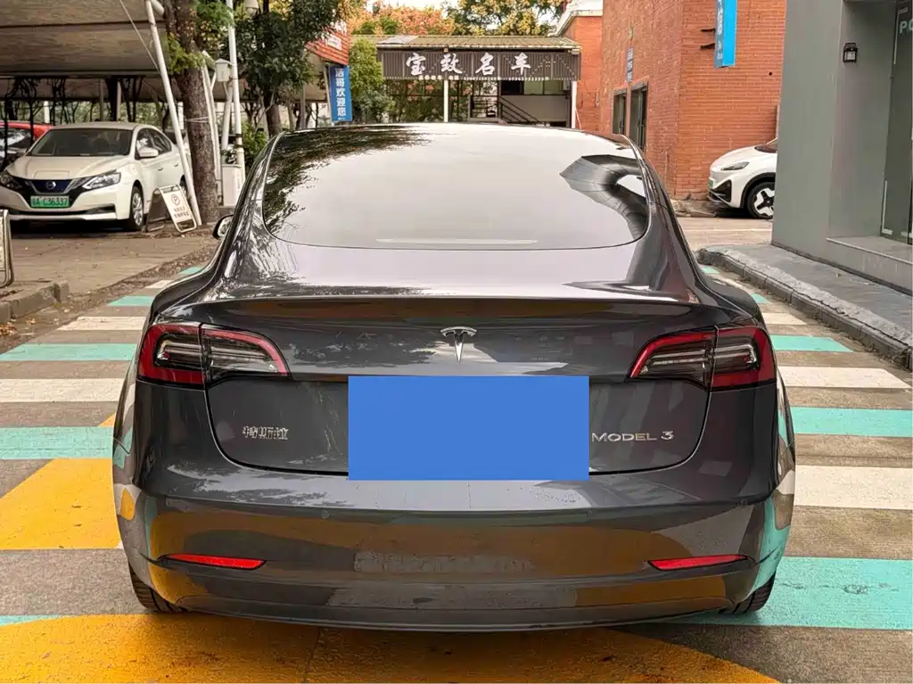 Tesla Model 3 — миниатюра 12