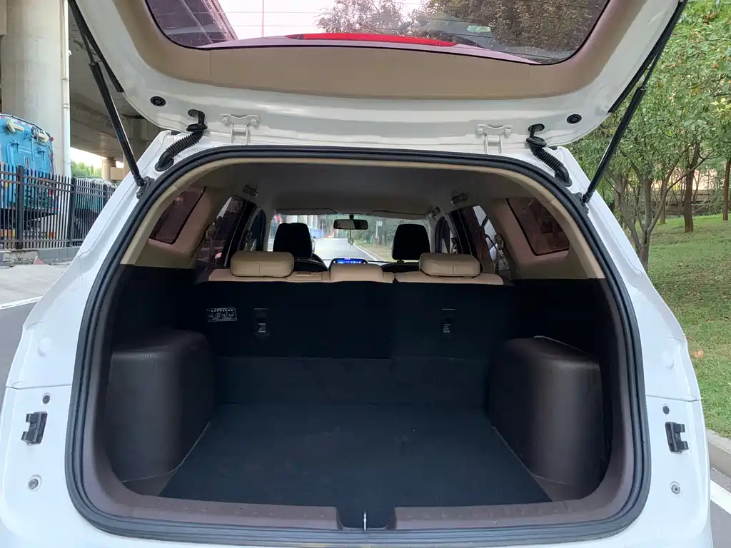 Baojun 310W — миниатюра 9