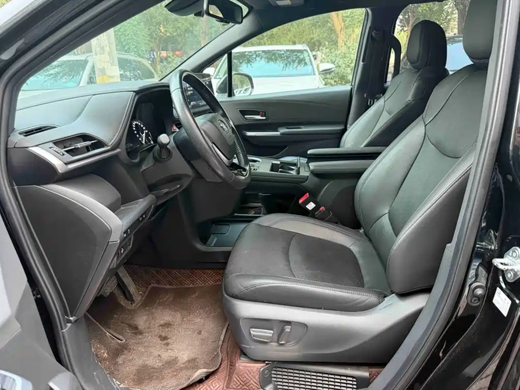 Toyota Sienna — миниатюра 18