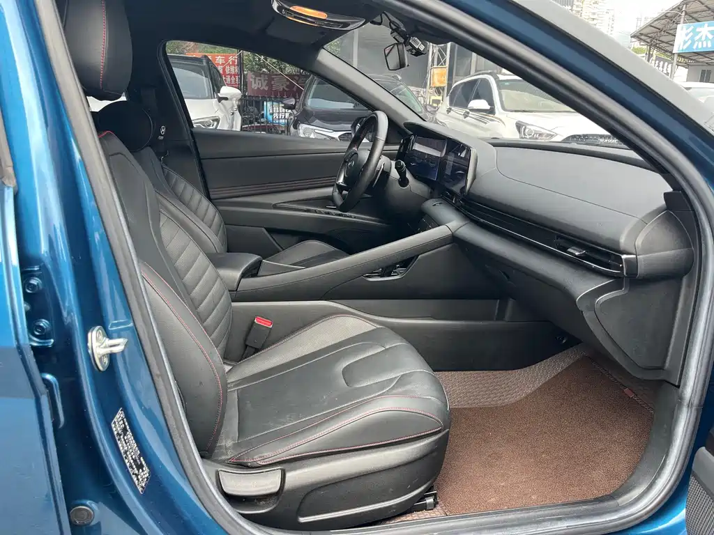 Hyundai Elantra — миниатюра 8