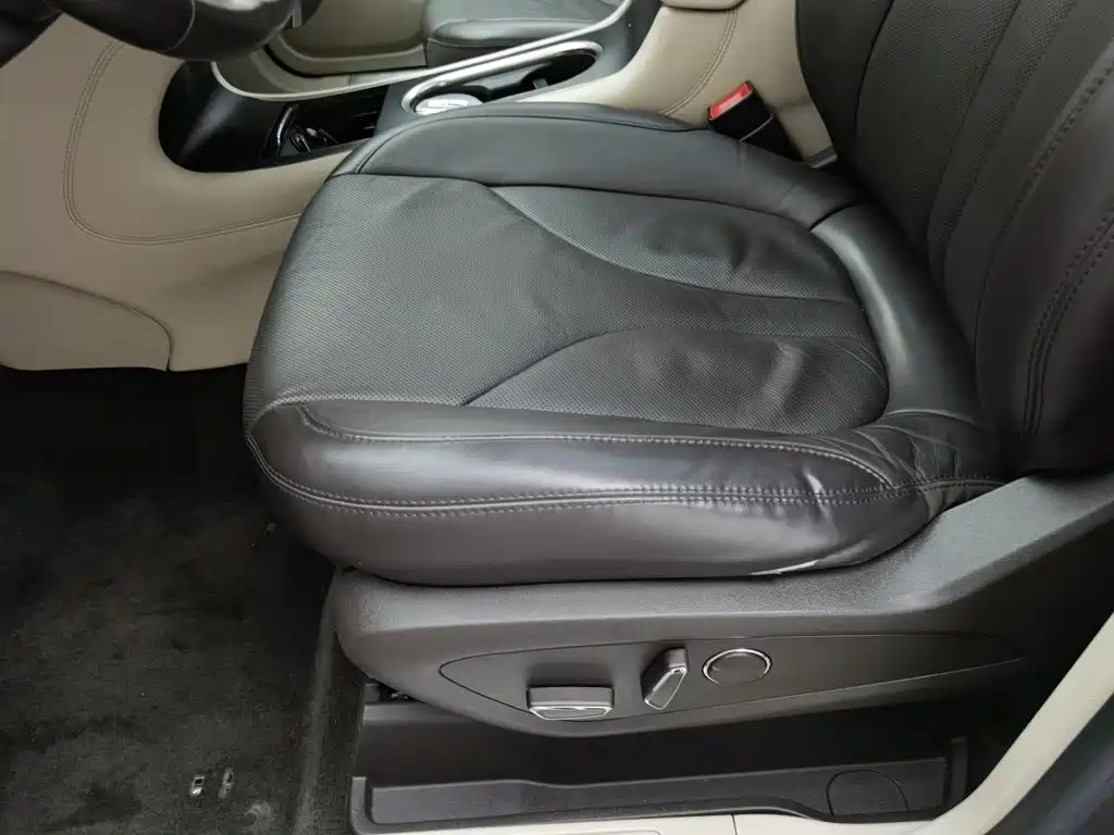 Lincoln MKC — миниатюра 20