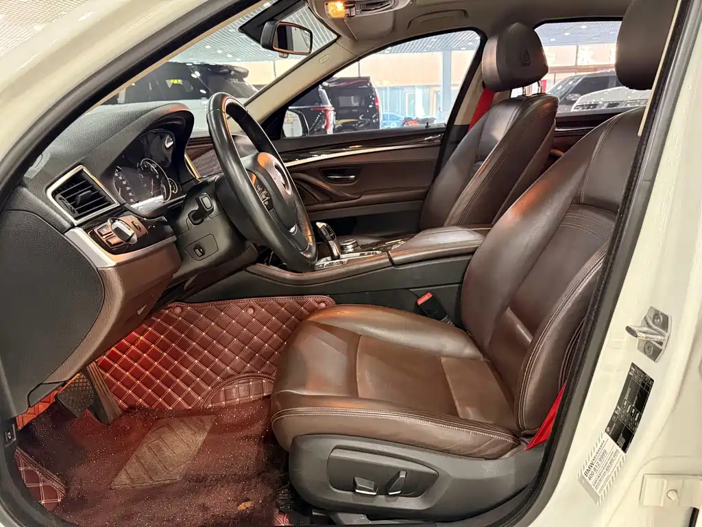 BMW 5 Series — миниатюра 7