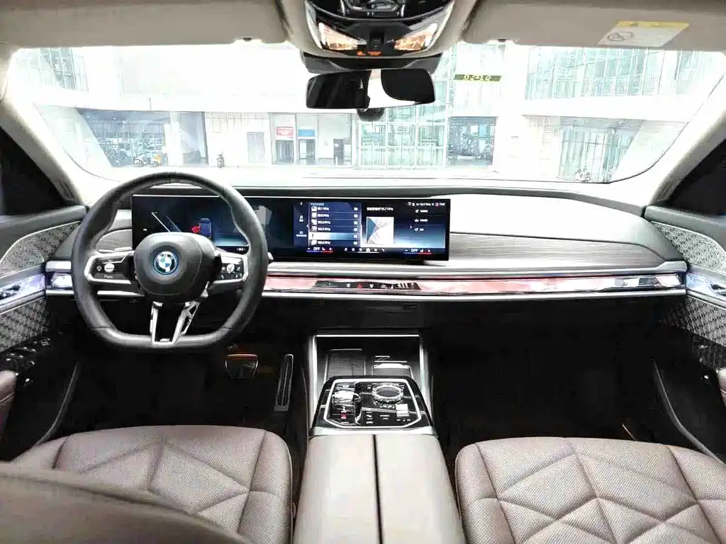 BMW i7 — миниатюра 7