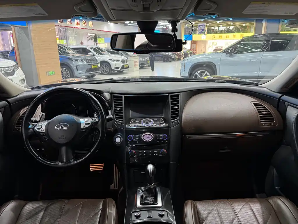 Infiniti QX70 — миниатюра 10