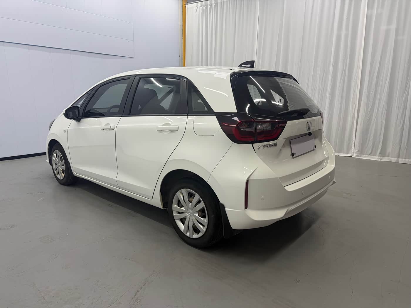 Honda Fit 1.5 л 2021 г. Белый, пробег 48000 км