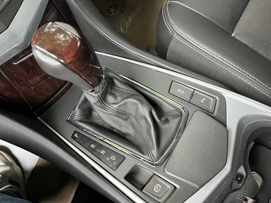 Cadillac SRX — миниатюра 15