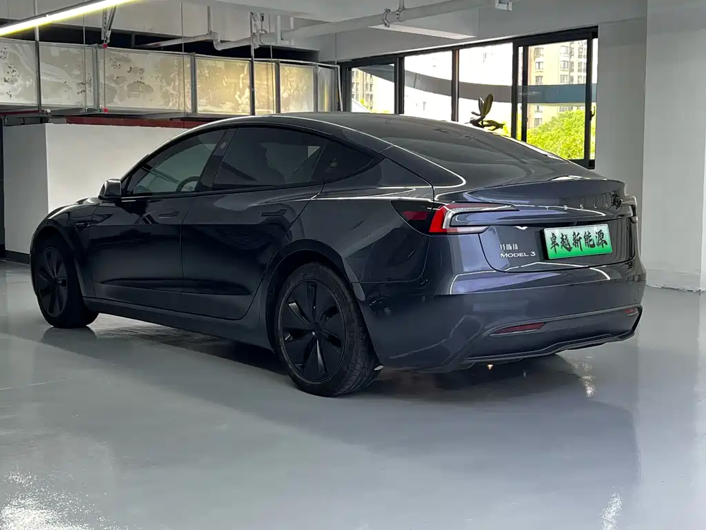 Tesla Model 3 — миниатюра 11